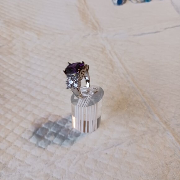 Silver Oval Purple Amethyst CZ Fashion Ring Size 7 NWOT - Picture 5 of 15